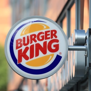 Ein Schild von Burger King: Die Filiale in Wittlich ist wegen Norovirus geschlossen.