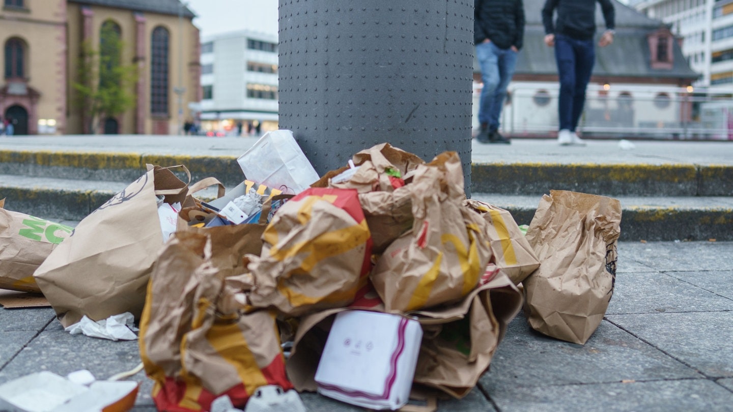 Einwegverpackung kostet! Die Stadt Tübingen darf Verpackungssteuer erheben