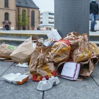 Einwegverpackung kostet! Die Stadt Tübingen darf Verpackungssteuer erheben