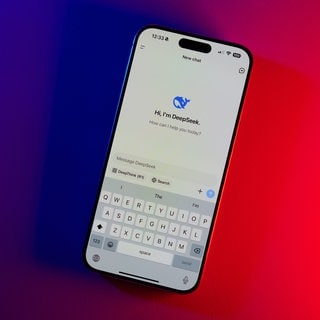 Die KI DeepSeek aus China macht ChatGPT, Gemini und Co. Konkurrenz.