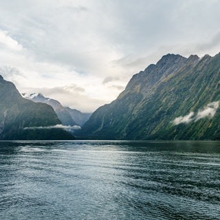 In Neuseeland gelten neue Regeln für Touristen. Sie können dort künftig während ihres Urlaubs bis zu 90 Tage arbeiten.