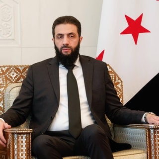 Ahmed al-Scharaa wird Übergangspräsident in Syrien.