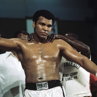 Beim Sotheby's-Auktionshaus kann man Anfang Februar ein Stück Boxgeschichte von Muhammad Ali nachhause holen - aber nicht für wenig Geld.