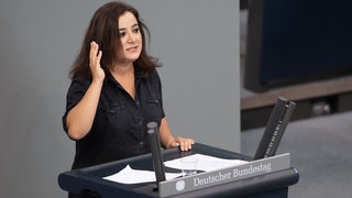 Gökay Akbulut sitzt für die Linke im Bundestag.