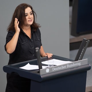 Gökay Akbulut sitzt für die Linke im Bundestag.