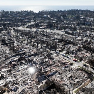 Die Verwüstung durch das Palisades-Feuer ist in einer Luftaufnahme des Stadtteils Pacific Palisades zu sehen. Mittlerweile sind die Brände in L.A. unter Kontrolle.