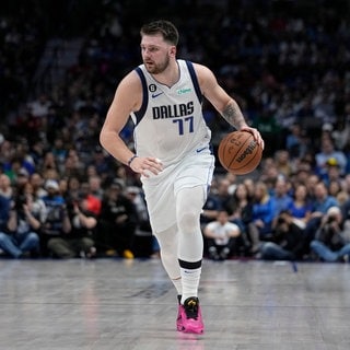 Am WE wurde überraschten bekannt, dass NBA-Star Luka Dončić die Dallas Mavericks verlassen muss. Jetzt richtet er sich an die Fans.