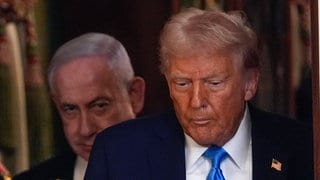 US-Präsident Donald Trump (r) und der israelische Ministerpräsident Benjamin Netanjahu kommen zu einer Pressekonferenz im Weißen Hauses.