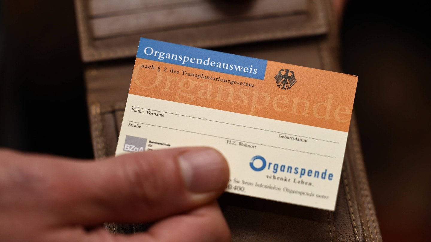 Organspende: Zustimmung erreicht Rekord. Immer mehr Leute sind bereit zur Organ- und Gewebespende. Das hat eine repräsentativen Umfrage bestätigt.