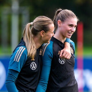 Klara Bühl (Deutschland) und Jule Brand (Deutschland), GER, DFB, Fussball Nationalmannschaft Frauen, Training, DFB Campus, 22.10.2024 GER, DFB, Fussball Nationalmannschaft Frauen, Training, DFB Campus, 22.10.2024 Frankfurt *** Klara Bühl Germany and Jule Brand Germany , GER, DFB, National Womens Football Team, Training, DFB Campus, 22 10 2024 GER, DFB, National Womens Football Team, Training, DFB Campus, 22 10 2024 Frankfurt Copyright: xEibner-Pressefoto FlorianxWieganx EP_FWD