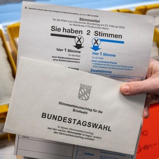 Wahlzettel für die Bundestagswahl 2025: Bei der Bundestagswahl am 23. Februar gilt zum ersten Mal das reformierte Wahlrecht nach der Wahlrechtsreform der Ampel-Regierung.