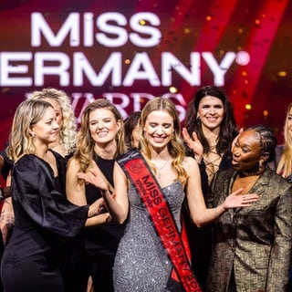 Valentina Busik ist Miss Germany 2025: Die 27-jährige Ärztin will Medizin mithilfe von KI verständlicher machen.