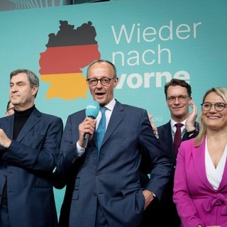 CDU und CSU feiern den höchstwahrscheinlichen Wahlsieg bei der Bundestagswahl 2025 im Konrad-Adenauer-Haus.