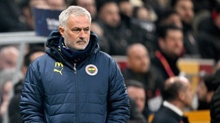 Galatasaray wirft Fenerbahçes Trainer José Mourinho Rassismus vor.