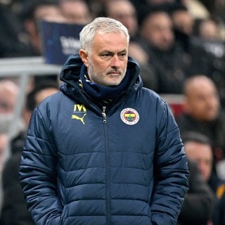 Galatasaray wirft Fenerbahçes Trainer José Mourinho Rassismus vor.