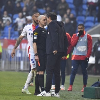 Paulo Fonseca, Trainer von Olympique Lyon, attackiert den Schiedsrichter