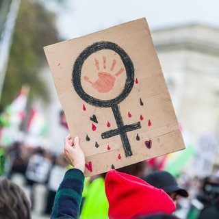 Anlässlich des Weltfrauentags haben die Vereinten Nationen (UN) einen Bericht zur Lage der Frauenrechte veröffentlich. Die UN sprechen von einer "besorgniserregenden" Situation.