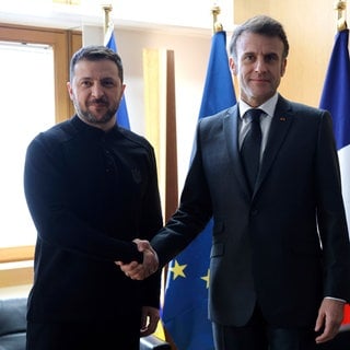 Emmanuel Macron traf Wolodymyr Selenskyj am Rande des EU-Rates.