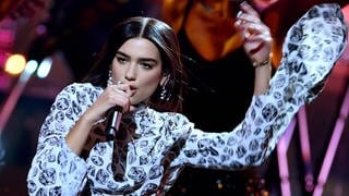 Dua Lipa singt bei James Corden.